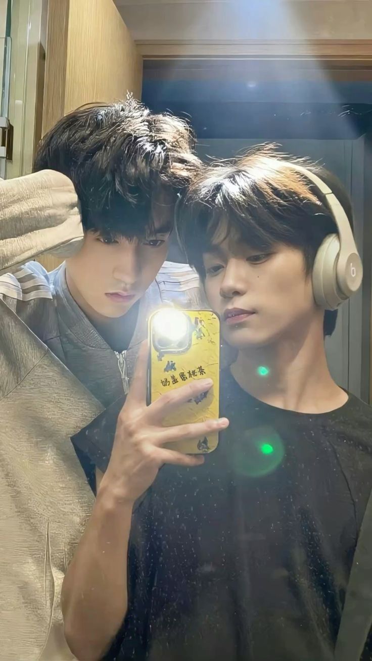 Khi GenZ Làm Pháo Hôi 